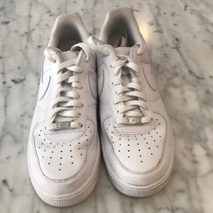 Men’s NIKE Air Force 1 white sneakers size 11